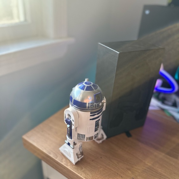 App enabled controllable R2D2 - Picture 6 of 6